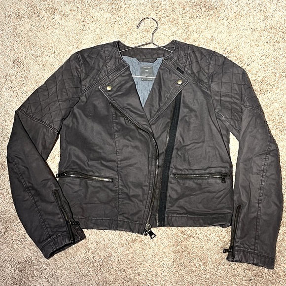 GAP Jackets & Blazers - Gap quilted grey light jacket with zipper details size 6/ Med